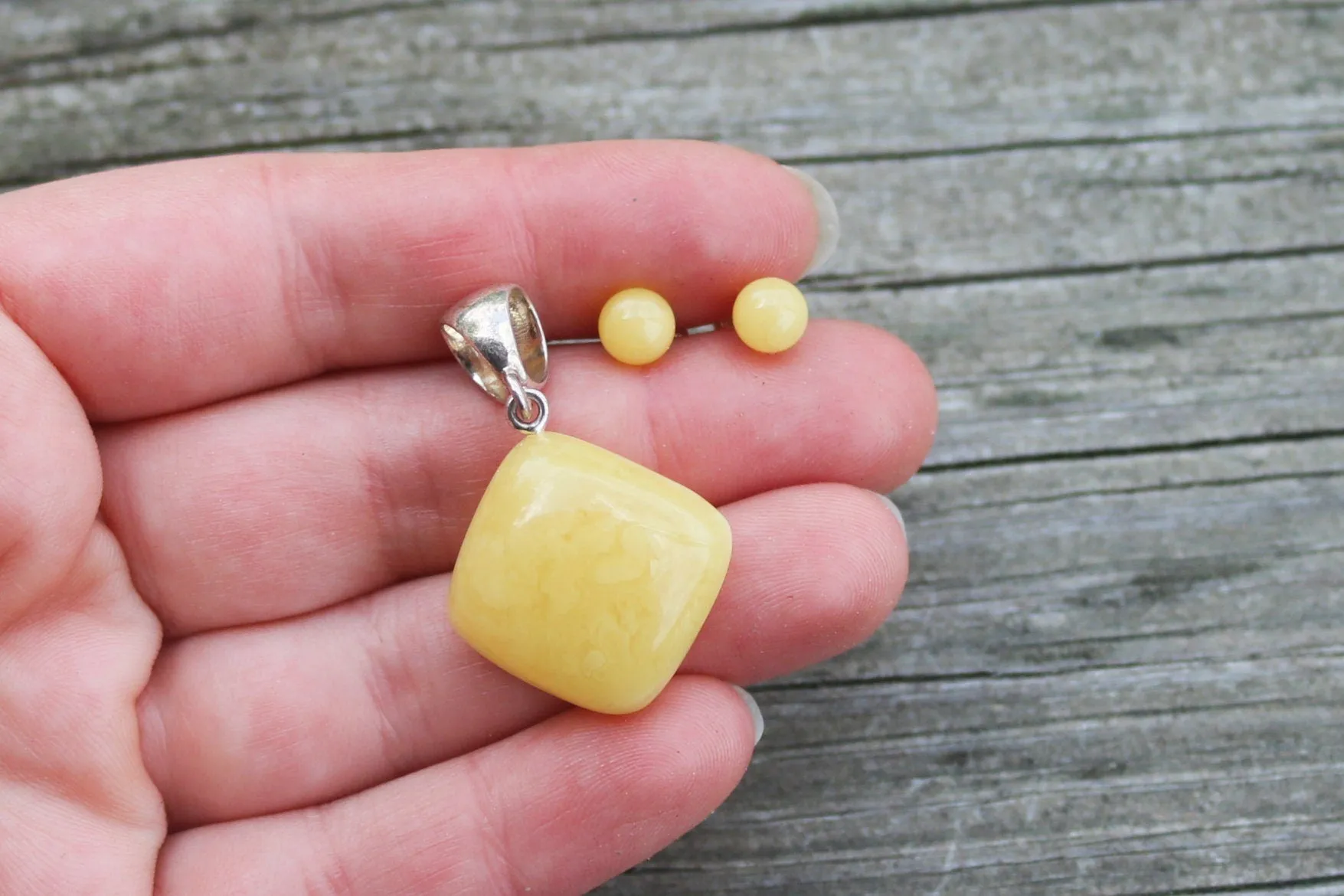 Baltic Amber Jewelry Set Butterscotch Round Pendant and Stud Ball Earrings 4.9 gram 925 Silver