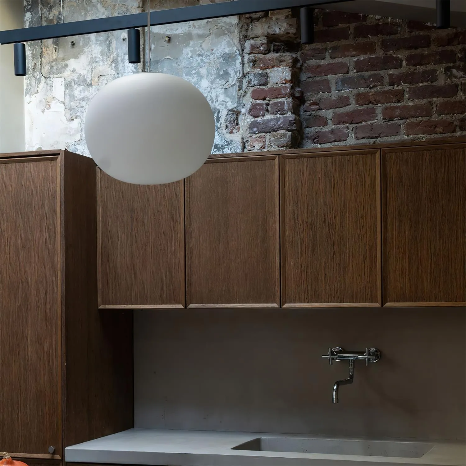 Gloating Pendant Lamp