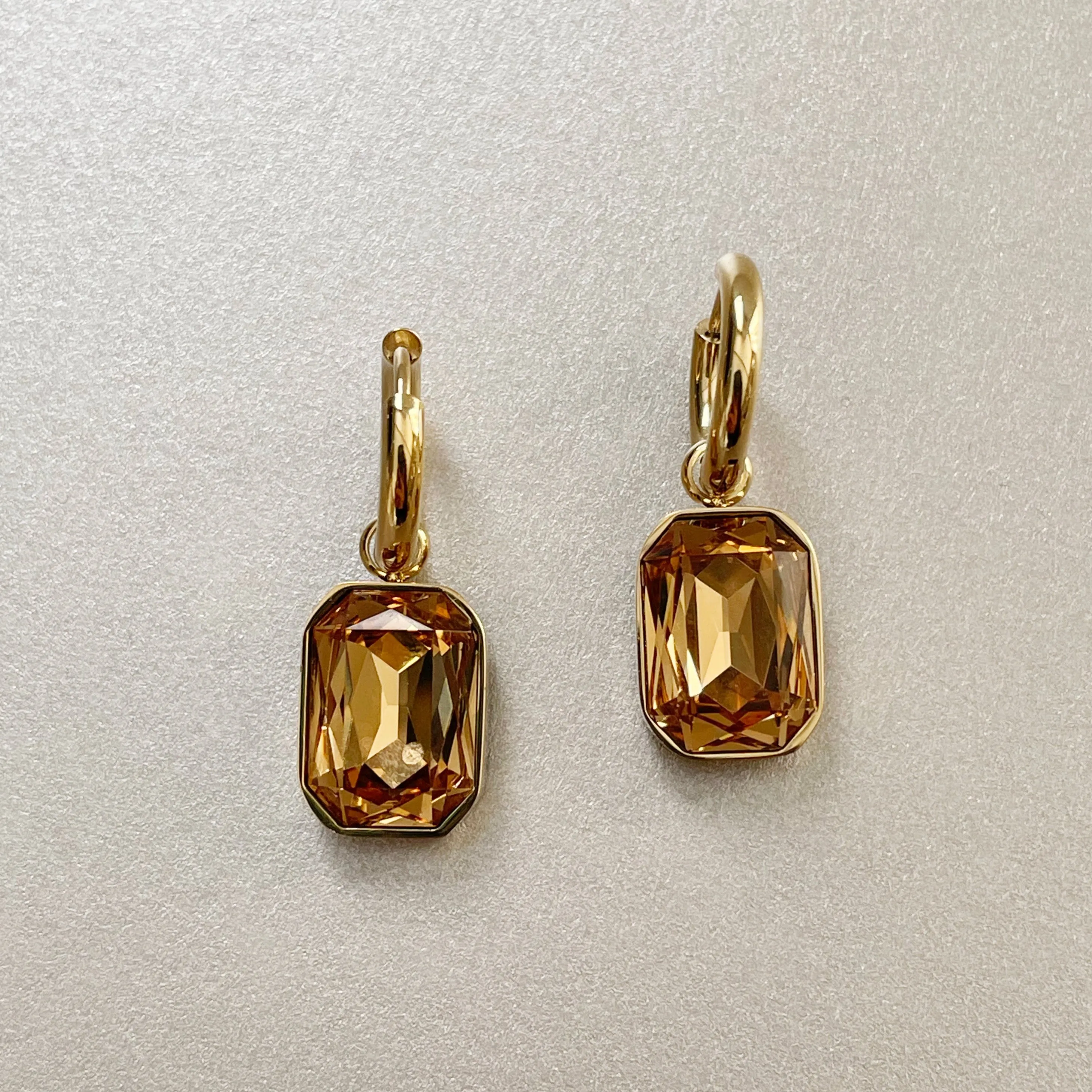 Rani Luxe 18k Gold Plated Amber Jewel Earrings