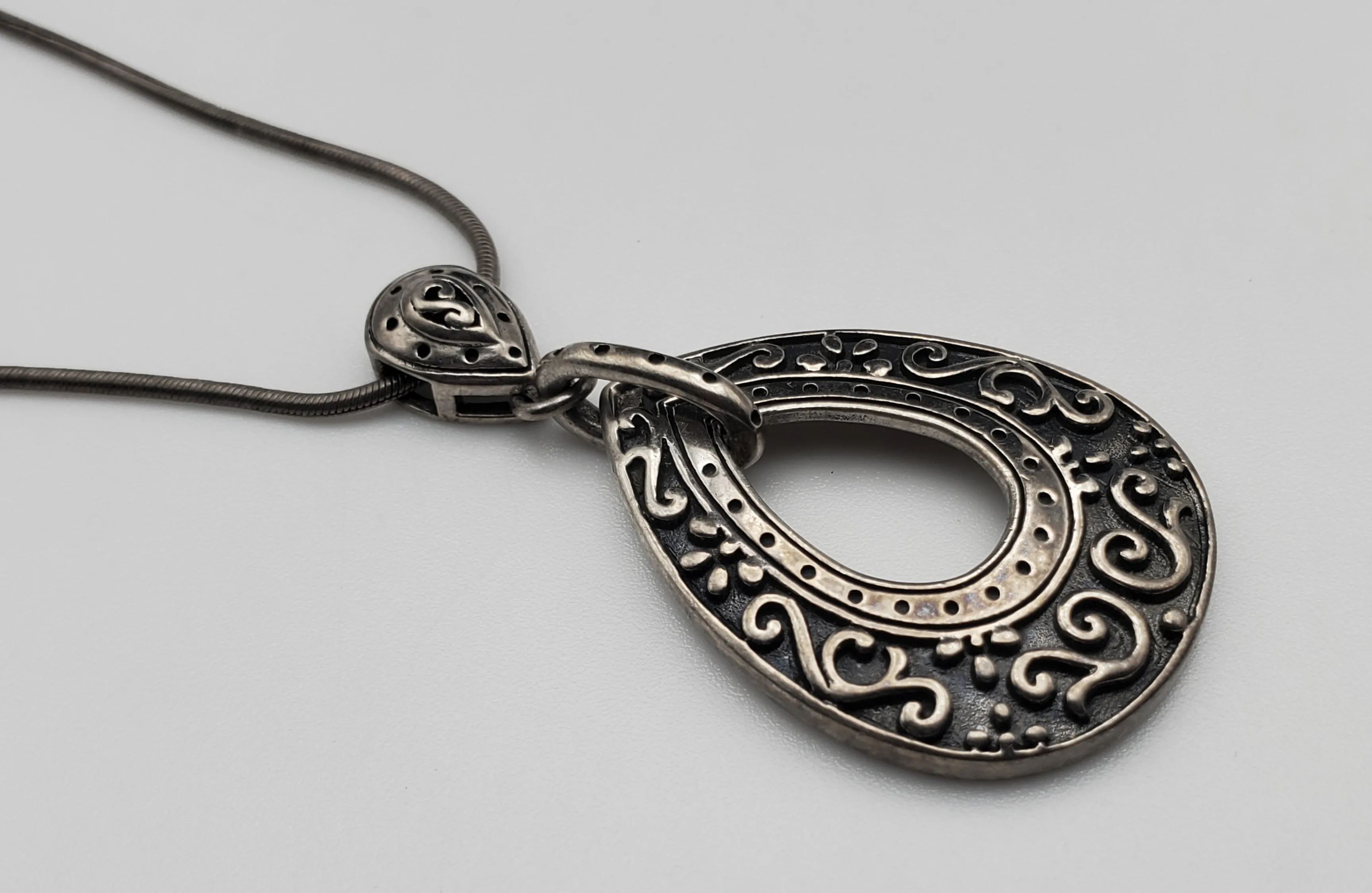 Vintage Sterling Silver Teardrop Filigree Pendant Necklace - 18   2.5"