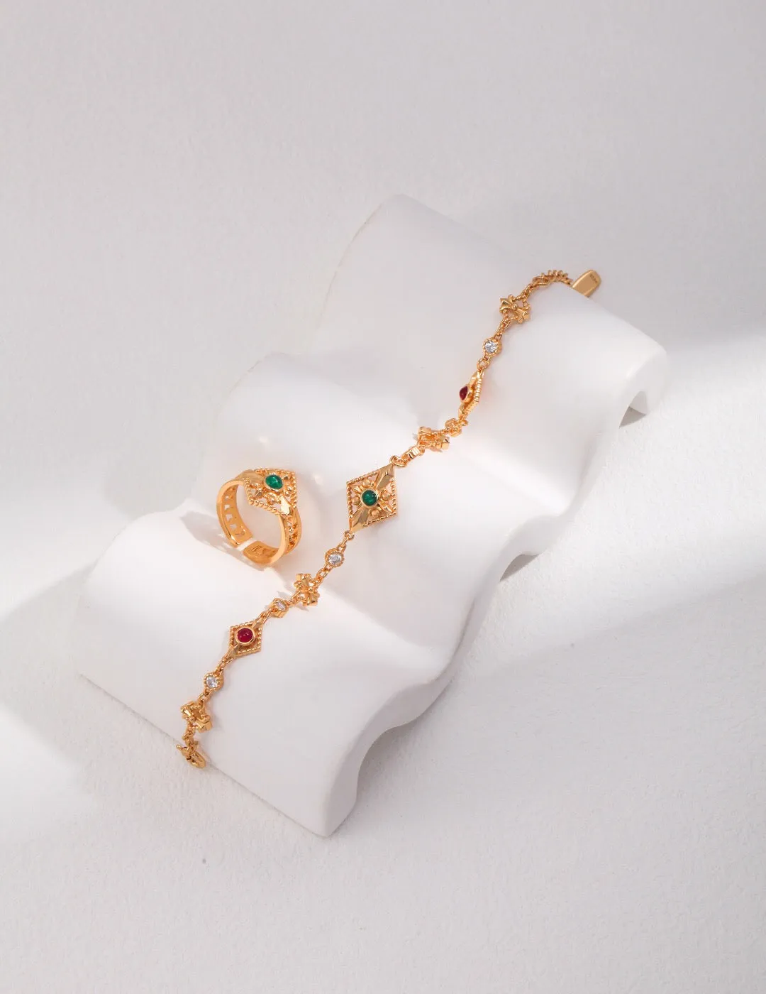 Vintage-style Zircon Bracelet